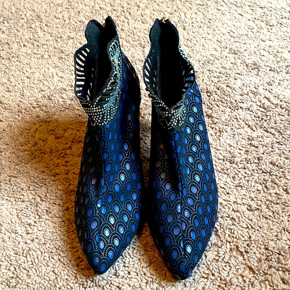 Blue peacock design, elegant heels. Slightly used. Very eye catching.